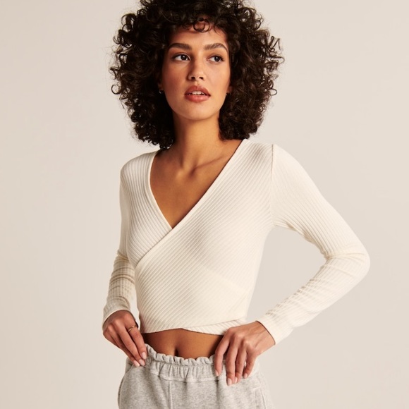 NWT Light Grey Long-Sleeve Ribbed Wrap Top - Picture 7 of 11